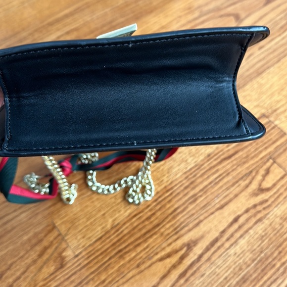 Fun black leather bag with gold chain accents - Picture 5 of 5